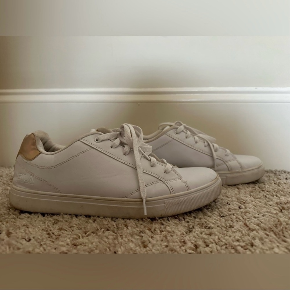 FILA Amalfi 3 Sneakers | Women's | White rose gold sparkle walking work Size 10